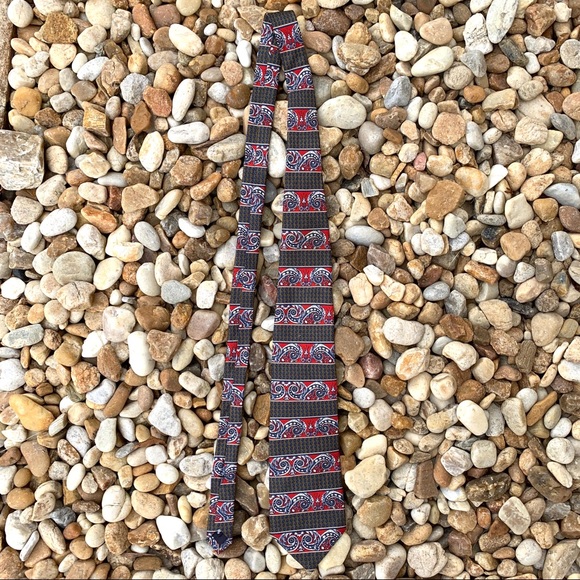 Burberrys Men’s Red/Blue Patterned Tie - Picture 3 of 6